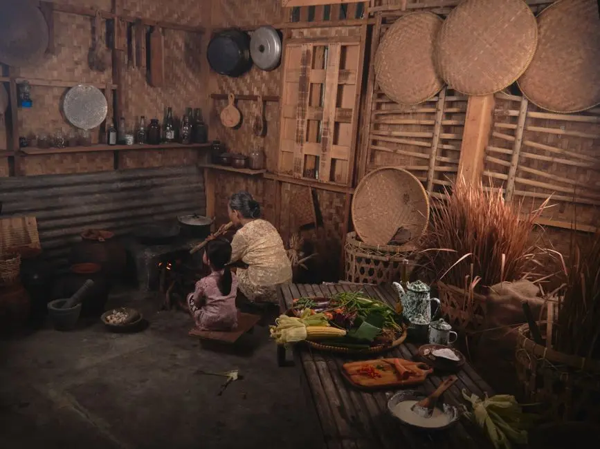 Anak-anak belajar anyaman pandan di Desa Wisata Lumban Silintong