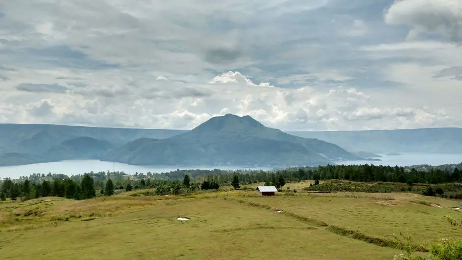 Wisata Keluarga di Sekitar Danau Toba: Pengalaman Seru dari Balige